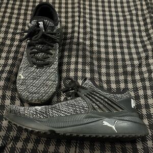 Black puma athletic shoes size 7.5